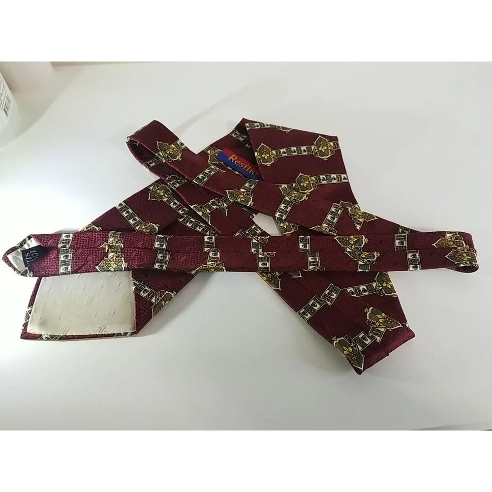 Resilio Mens 100%‎ Silk Necktie Tie 58 X 4 Crest